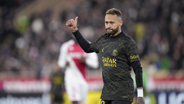 PSGs Neymar gestures during a French League One soccer match between Monaco and Paris Saint-Germain at the Stade Louis II in Monaco, Saturday, Feb. 11, 2023. (AP Photo/Daniel Cole)