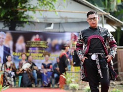Relawan Ganjar Gelar Lomba Fashion Show Pakaian Adat di Probolinggo
