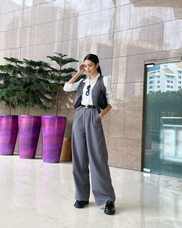 Outfit ke kantor ala Mikha Tambayong. Foto: Instagram.com/miktambayong