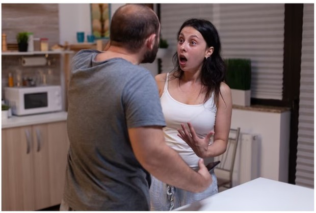 Pasangan berbeda pendapat/Foto:freepik/DCStudio