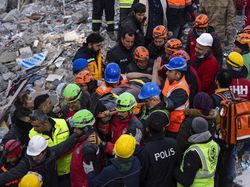 Ajaib! Bocah Ditemukan Selamat Seminggu Pascagempa Turki