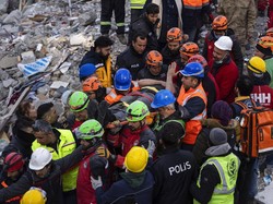 Ajaib! Bocah Ditemukan Selamat Seminggu Pascagempa Turki
