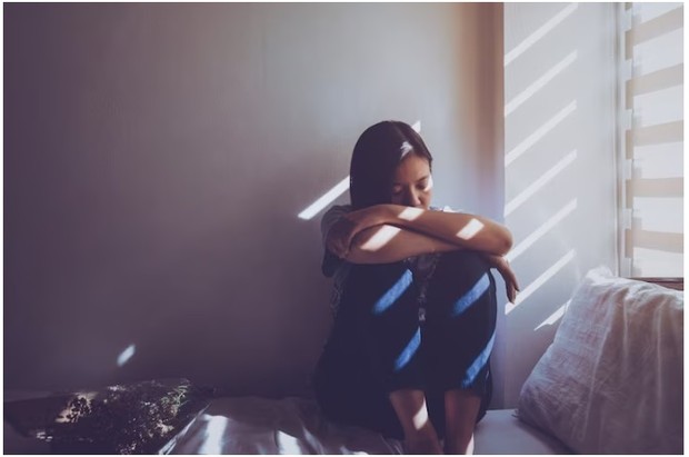 Perempuan gelisah/Foto:freepik/bunditinay