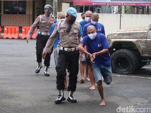 6 Orang yang Ngaku Nemu Mayat Jadi Tersangka Pembunuhan di Parangtritis 6 Orang yang Ngaku Nemu Mayat Jadi Tersangka Pembunuhan di Parangtritis