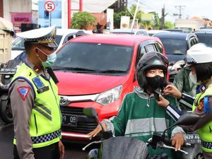 Polisi Tilang 83 Pengemudi dan Tegur 441 Pengendara Bandel di Denpasar