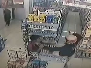 Empat Remaja Makassar Rampok Minimarket Sambil Bawa Celurit Besar