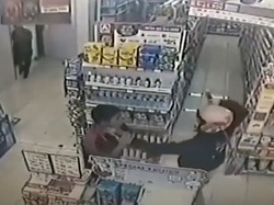 Empat Remaja Makassar Rampok Minimarket Sambil Bawa Celurit Besar