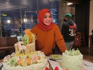 10 Momen Rieta Amilia Kulineran, Makan Durian hingga Ngopi 10 Momen Rieta Amilia Kulineran, Makan Durian hingga Ngopi