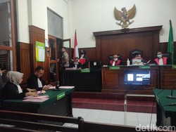 Modal Kaus-Pistol Mainan, Polisi Gadungan di Surabaya Tipu Pemilik Warkop