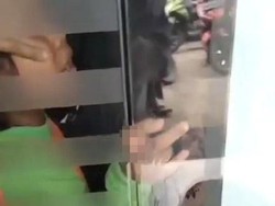 Aksi Heroik Warga Bebaskan Jari Siswi TK yang Terjepit Pintu ATM di Jombang