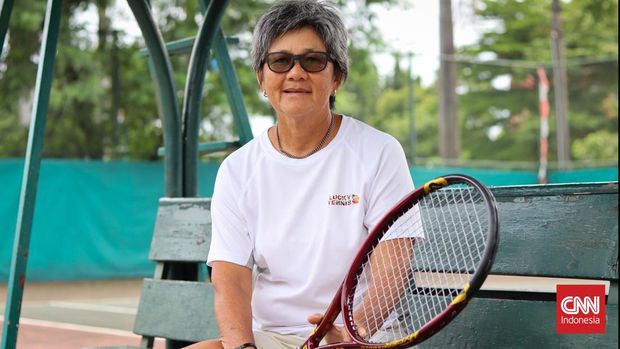 Suzanna Anggarkusuma Suzanna Anggarkusuma peraih medali emas ganda putri Asian Games 1986 dan 1990 bersama Yayuk Basuki