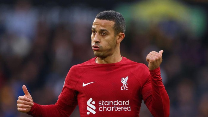 WOLVERHAMPTON, ENGLAND - FEBRUARY 04:  Thiago Alcantara of Liverpool during the Premier League match between Wolverhampton Wanderers and Liverpool FC at Molineux on February 4, 2023 in Wolverhampton, United Kingdom. (Photo by Marc Atkins/Getty Images)