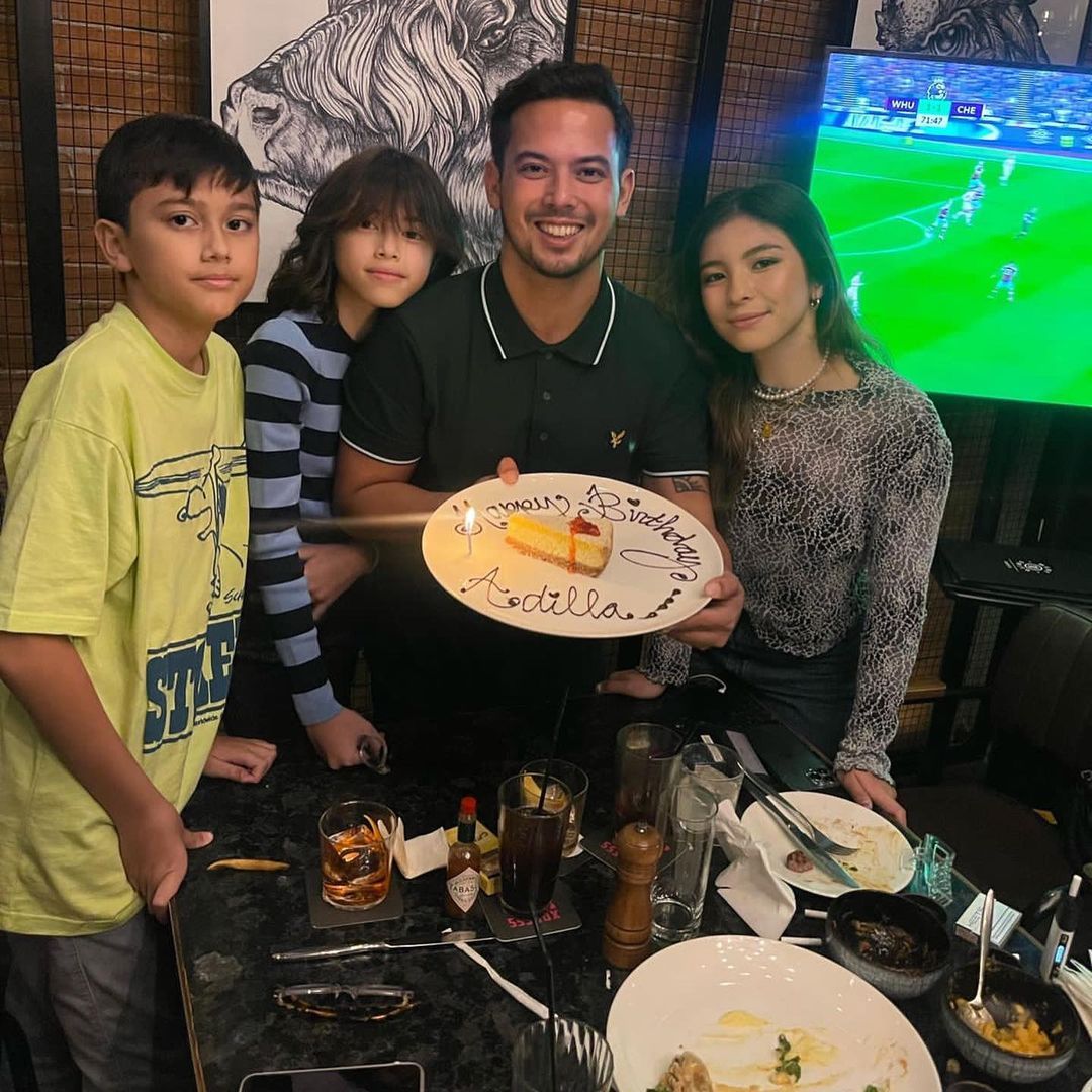 Acara makan malam ulang tahun Adilla Dimitri.