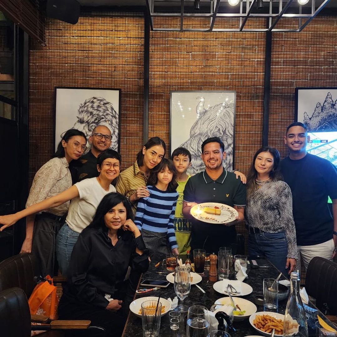 Acara makan malam ulang tahun Adilla Dimitri.