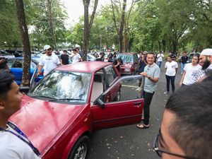 Wagub Ijeck Ikut Mejeng Sore di USU, Bawa Mobil 90-an Wagub Ijeck Ikut Mejeng Sore di USU, Bawa Mobil 90-an