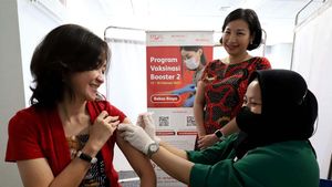 Warga Ikuti Vaksinasi Booster Kedua di PRUUniversity