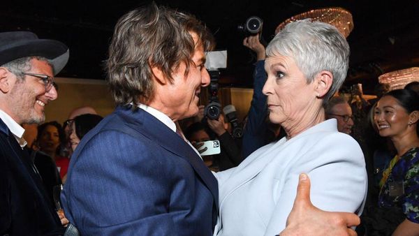 8 Potret Tom Cruise yang Tampil Beda Jelang Oscars 2023, Bikin Artis Terpana