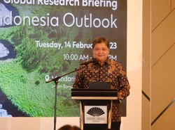 Airlangga Sebut Gas & Rem Saat Pandemi Bantu Ekonomi RI Tetap Tumbuh