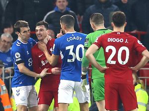 Ribut di Derby Merseyside gegara Robertson dan Pickford