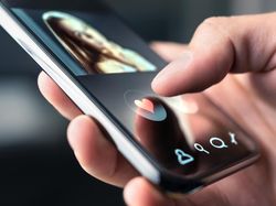 Depresi gegara Kecanduan Swipe Kanan Aplikasi Kencan