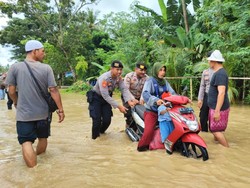 5.220 Orang Terimbas Banjir Bandang di Lombok Barat