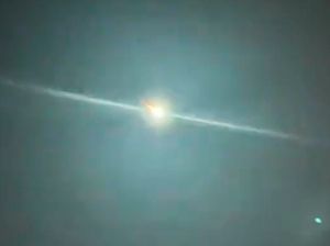 Bola Api Menyala Lintasi Langit Eropa