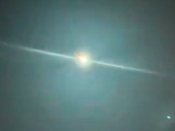 Bola Api Menyala Lintasi Langit Eropa