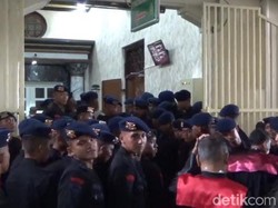 Sederet Fakta Gaduh Yel-yel Semangat Brimob untuk Terdakwa Kanjuruhan