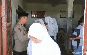 Kisah Bripka Sandi Sisihkan Gaji Bangun Sekolah Gratis di Sukabumi