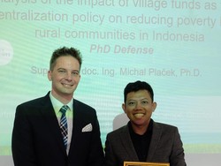 Pemuda Madura Raih Gelar Doktor di Kampus Almamater Einstein