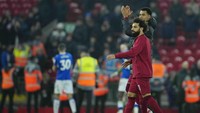 Berkat gol Salah dan Gakpo, Liverpool berhasil meraih tiga poin penuh berkat kemenangan terhadap Everton. Foto: AP/Jon Super  