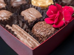 Apakah Muslim Boleh Menerima Cokelat di Hari Valentine?