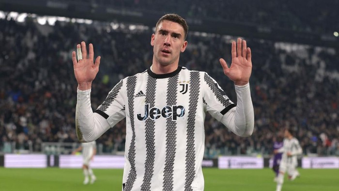 TURIN, ITALY - FEBRUARY 12: Dusan Vlahovic of Juventus refuses to celebrate after scoring against his former club, prior to his effort being disallowed for offside during the Serie A match between Juventus and ACF Fiorentina at  on February 12, 2023 in Turin, . (Photo by Jonathan Moscrop/Getty Images)