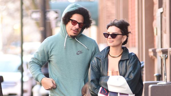 7 Foto Emily Ratajkowski Dipacari Komika, Go Public Pamer Gaya Tanpa Busana