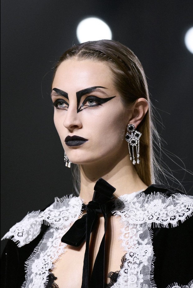 Foto: vogue.com/Armando Grillo / Gorunway.com Beauty look/