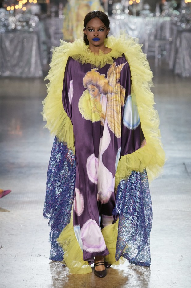 Foto: vogue.com/Isidore Montag / Gorunway.com Printed-dress Rodarte Fall 2023, Look 55/