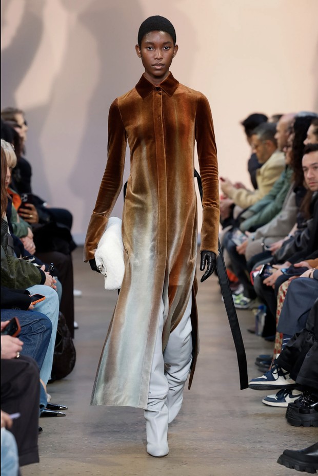 Foto: vogue.com/Jonas Gustavsson / Courtesy of Proenza Schouler Proenza Schouler Fall 2023 Look 17/