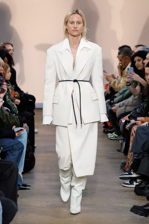 Foto: vogue.com/Jonas Gustavsson / Courtesy of Proenza Schouler Proenza Schouler Fall 2023, Look 7/
