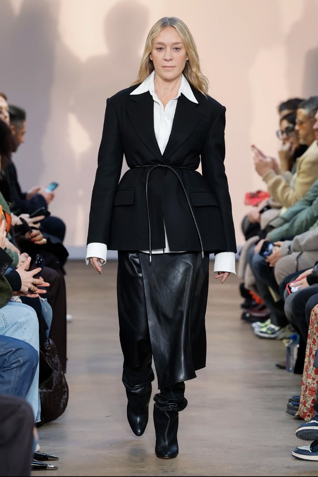 Foto: vogue.com/Jonas Gustavsson / Courtesy of Proenza Schouler Chloe Sevigny buka show Proenza Schouler/