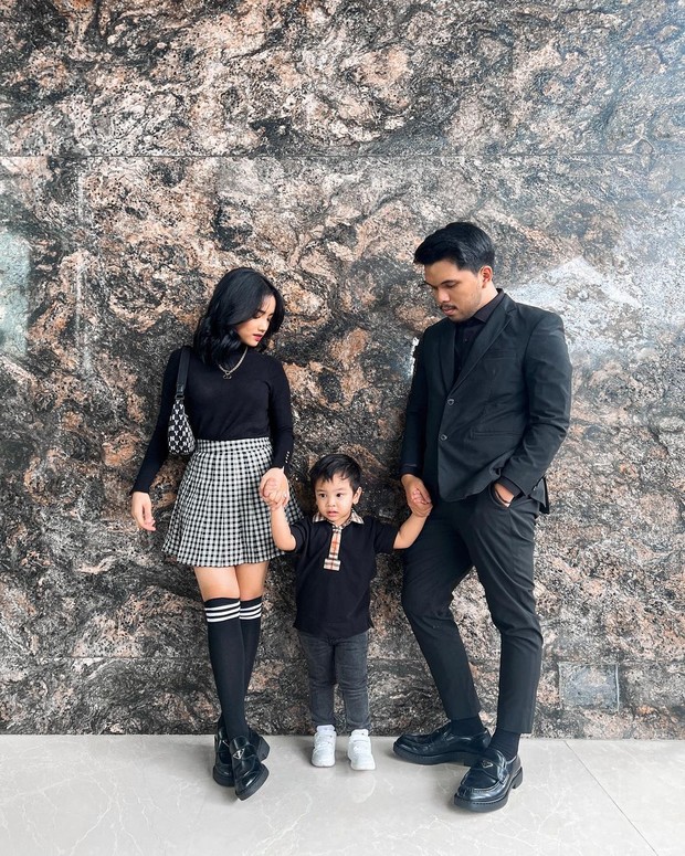 Gaya Fuji dan Thariq Halilintar. Foto: Instagram.com/fuji_an Gaya Fuji dan Thariq Halilintar. Foto: Instagram.com/fuji_an