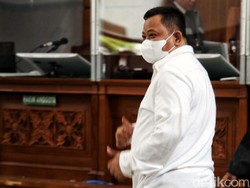 Tetap Divonis 15 Tahun Penjara, Kuat Maruf Melawan