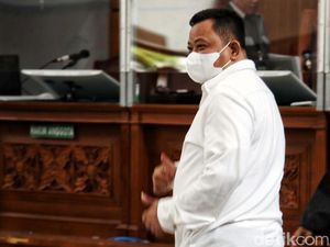 Tetap Divonis 15 Tahun Penjara, Kuat Maruf Melawan Tetap Divonis 15 Tahun Penjara, Kuat Maruf Melawan