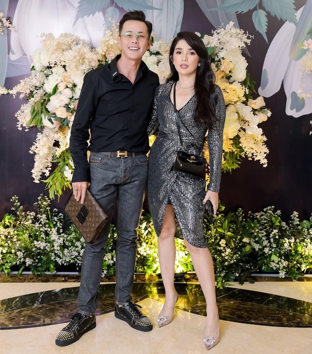 Gaya Ussy Sulistyawati dan Andhika Pratama. Foto: Instagram.com/ussypratama Gaya Ussy Sulistyawati dan Andhika Pratama. Foto: Instagram.com/ussypratama