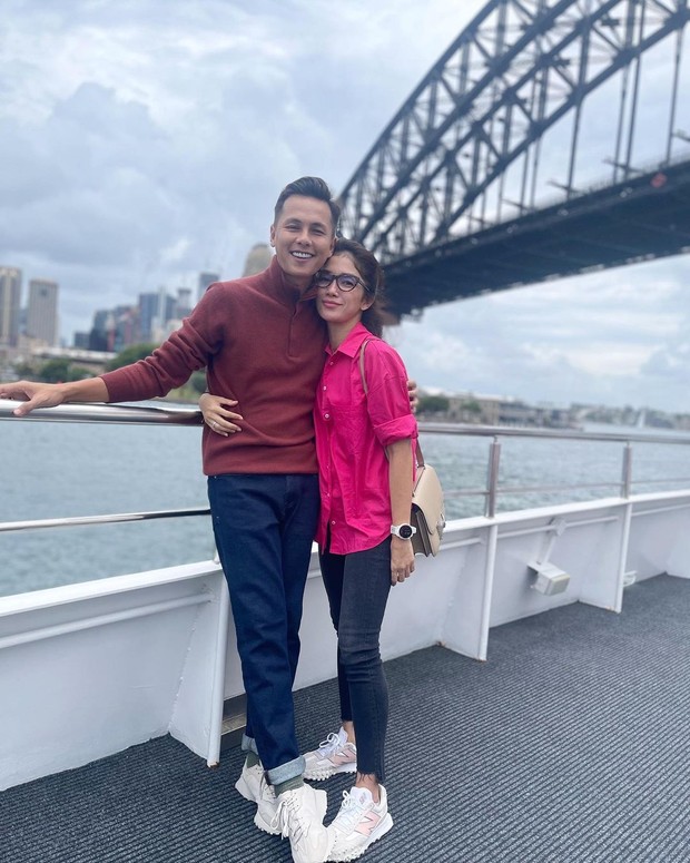 Gaya Ussy Sulistyawati dan Andhika Pratama. Foto: Instagram.com/ussypratama Gaya Ussy Sulistyawati dan Andhika Pratama. Foto: Instagram.com/ussypratama