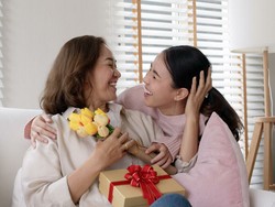 5 Hadiah Ini Jadi Bukti Kasih untuk Orang Tua Tercinta