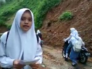Beredar Video Siswi Baca Surat Terbuka untuk Bupati Pekalongan, Ini Isinya Beredar Video Siswi Baca Surat Terbuka untuk Bupati Pekalongan, Ini Isinya
