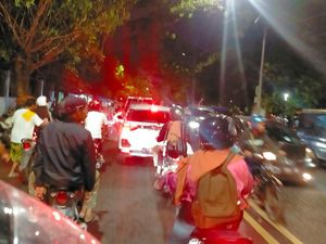 Imbas Pencarian Orang Tenggelam, Jalan Ngagel Surabaya Sempat Macet 2 Arah