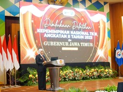 Gubernur Khofifah Beri 25 Penghargaan IKI ASN saat Buka PKN Tingkat II 2023