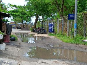 Duh! Akses ke Pantai Kelan 7 Tahun Rusak Tak Kunjung Diperbaiki