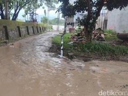 Tanggul Sementara Dinar Indah Semarang Rembes, Warga Waswas